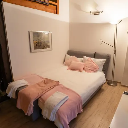 Classical Maisonnette Near Charles Bridge *