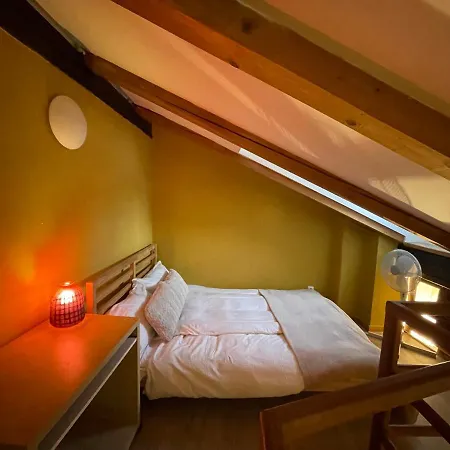 Classical Maisonnette Near Charles Bridge Rum i privatbostad *